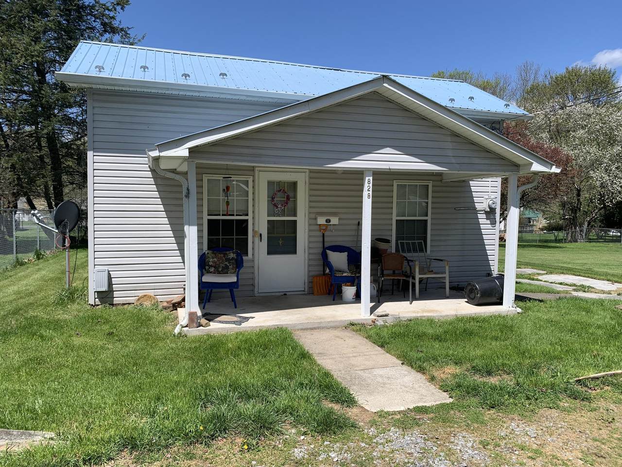 828 14th Ave - Photo 1