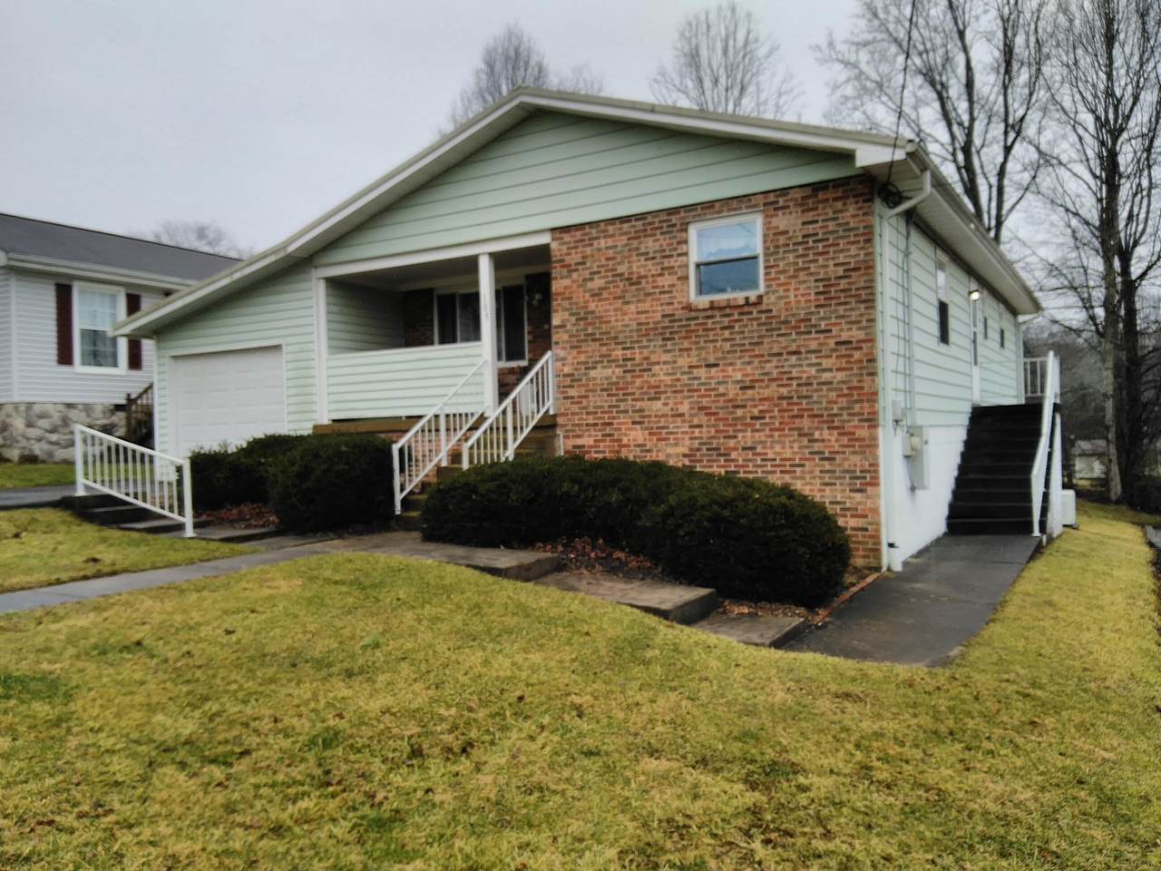 105 Westview St - Photo 1