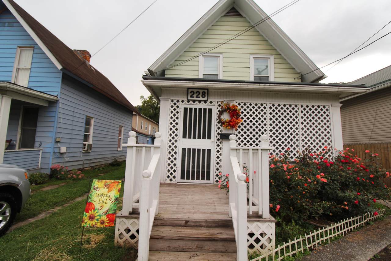 228 Main St - Photo 1