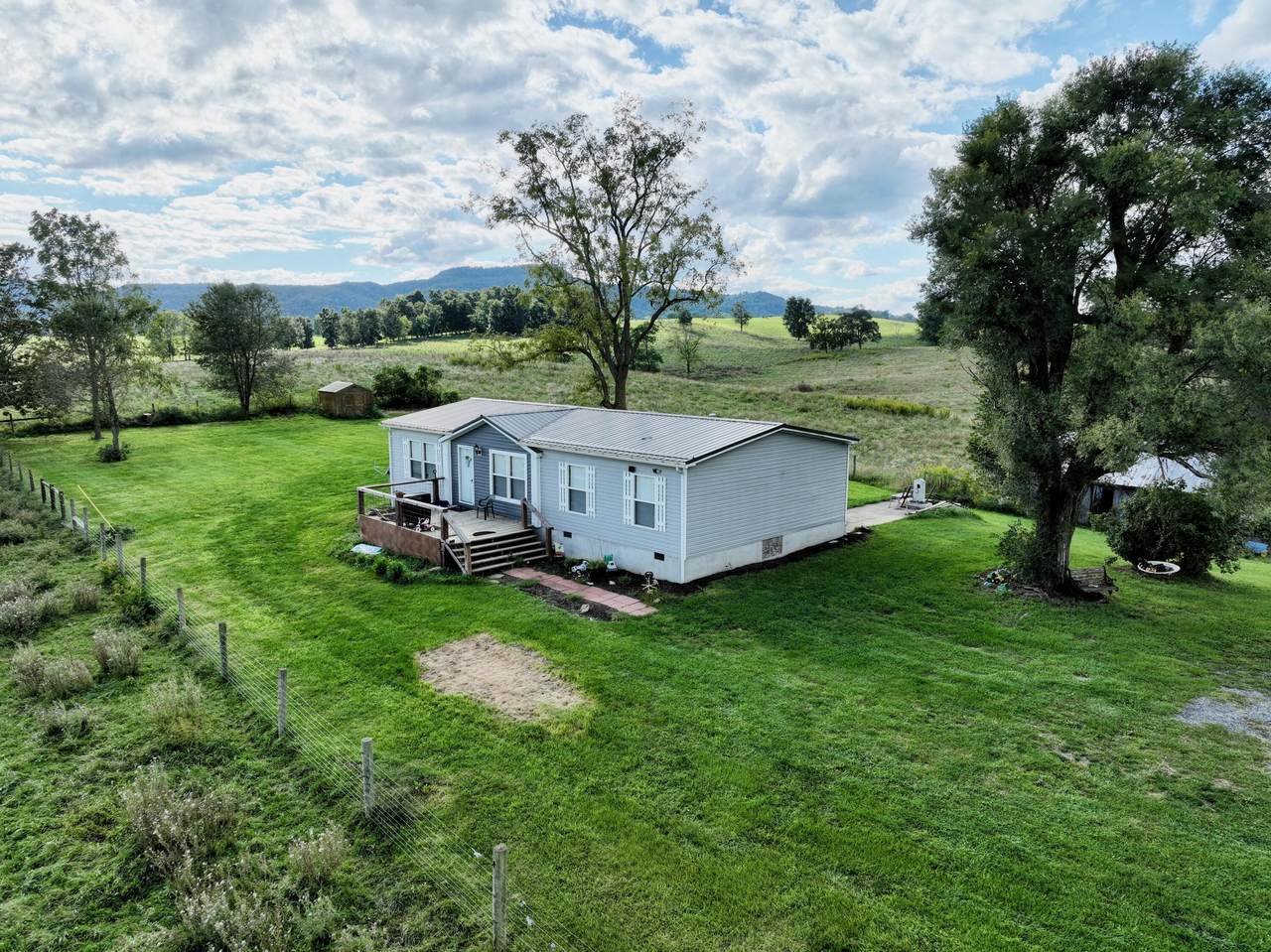 324 Green Acres Rd - Photo 1