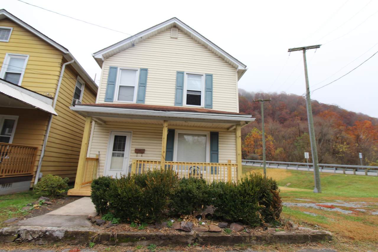 109 Pleasant St - Photo 1