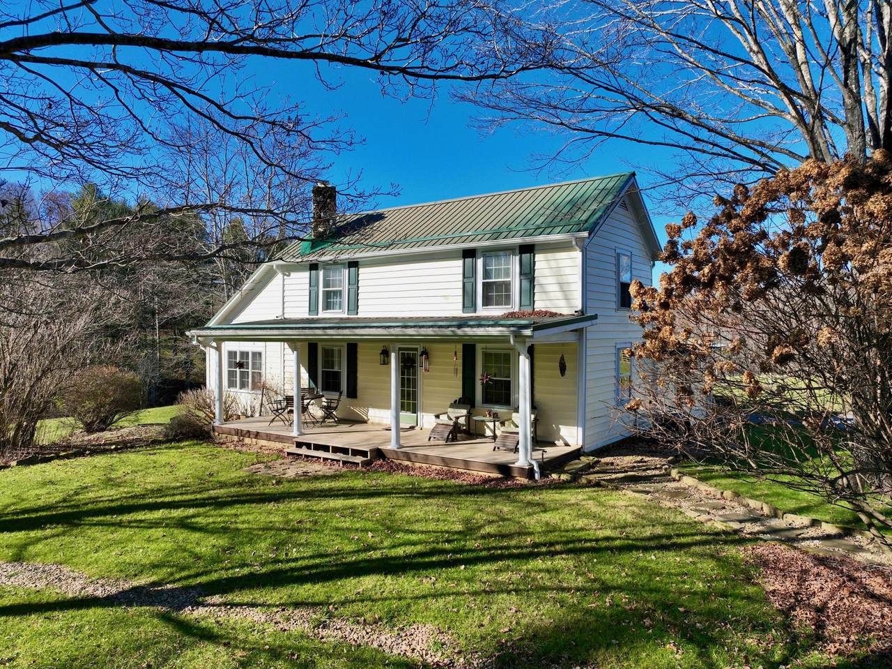 1194 Chestnut Flats Rd - Photo 1