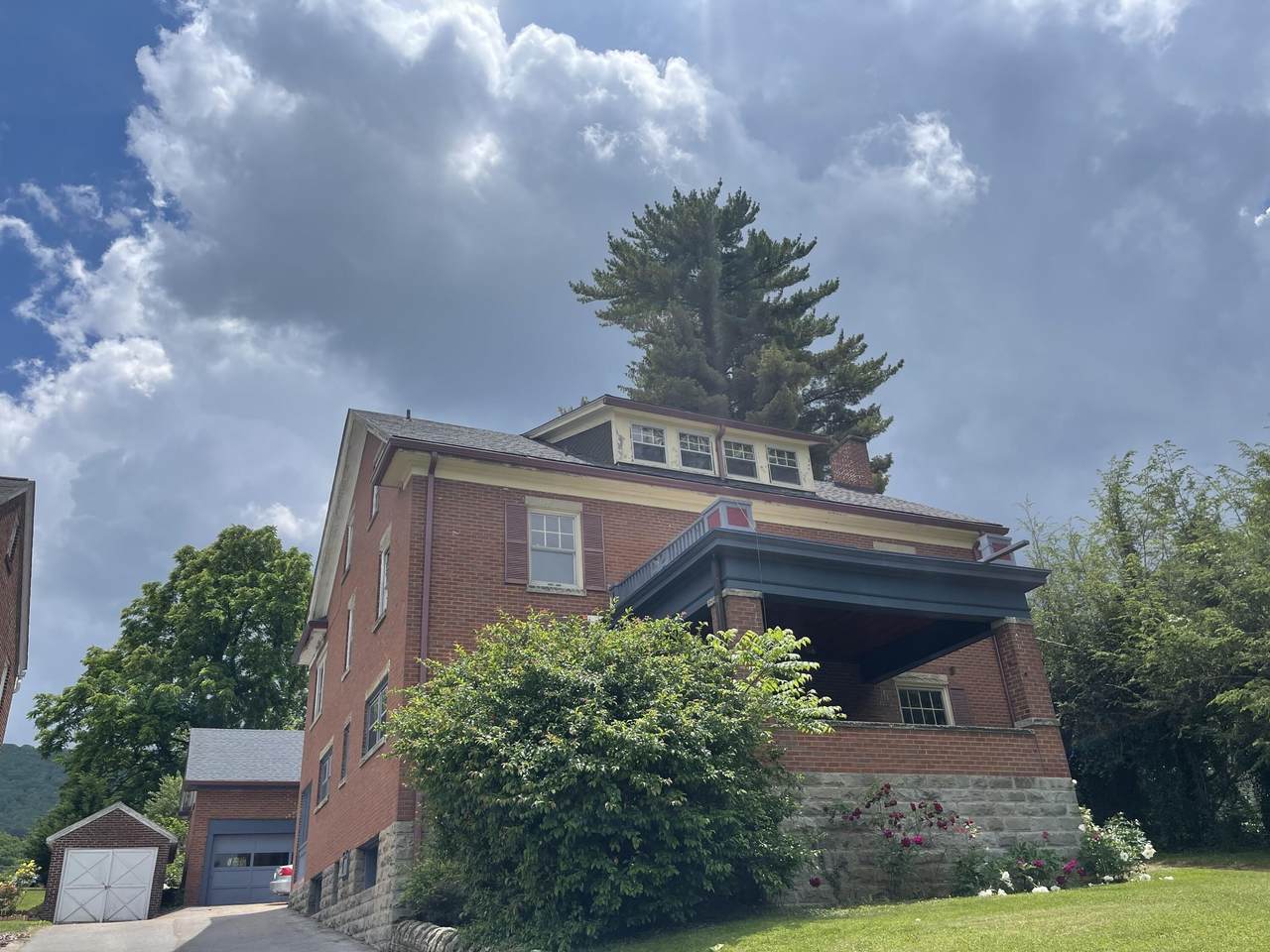 308 Parkway Ave - Photo 1