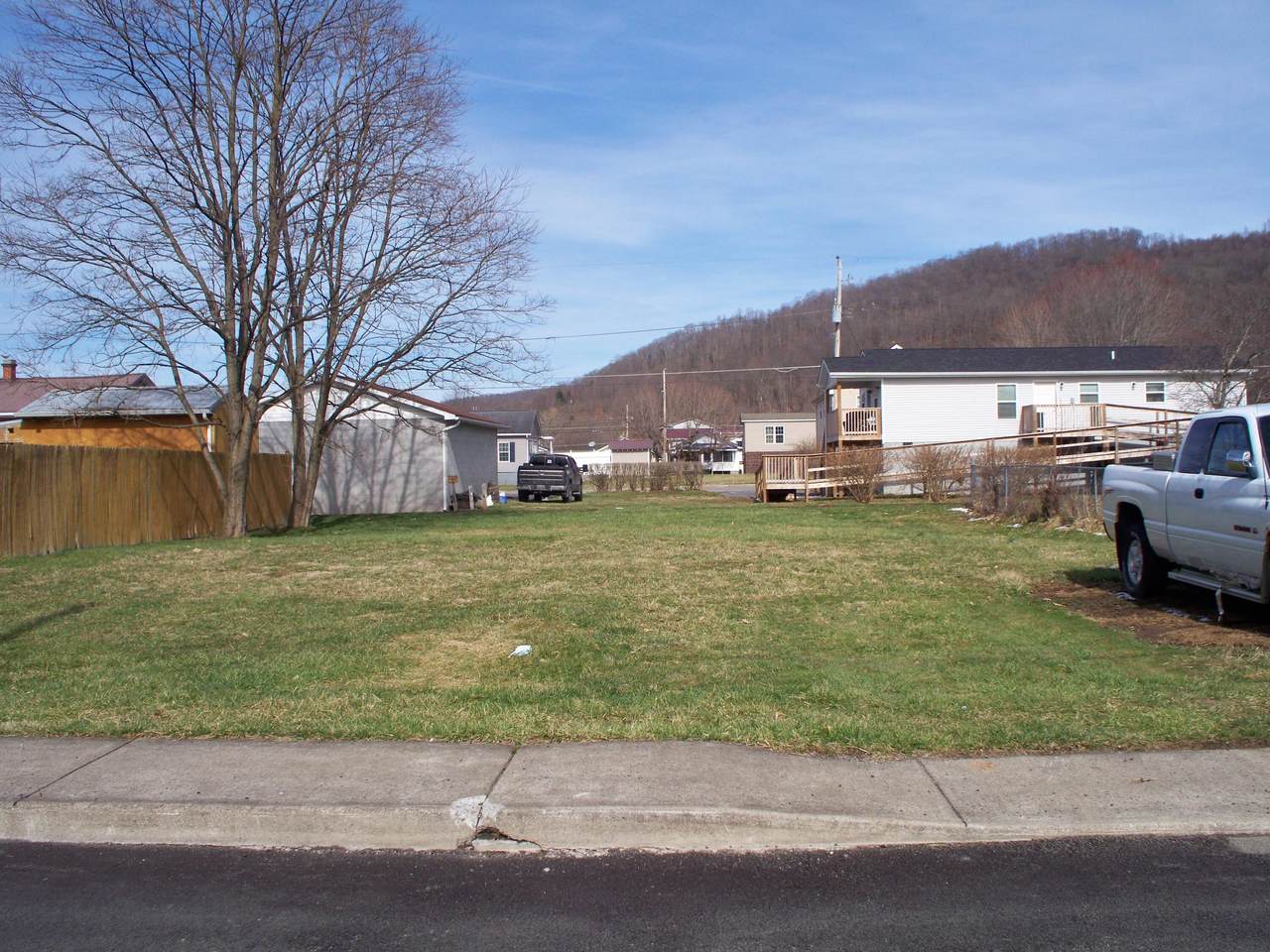 213 5th St - Photo 1