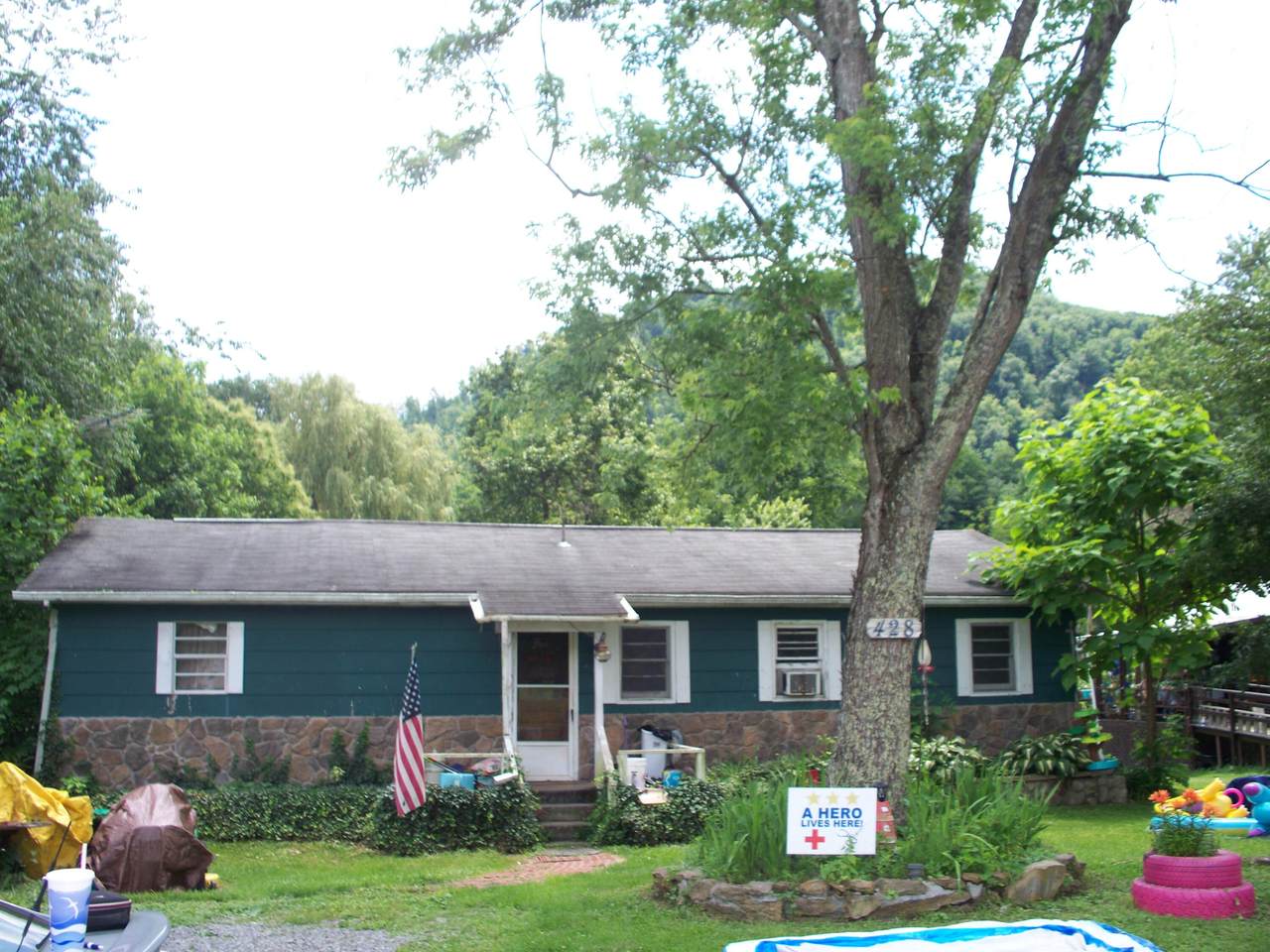 428 Locust Dr - Photo 1
