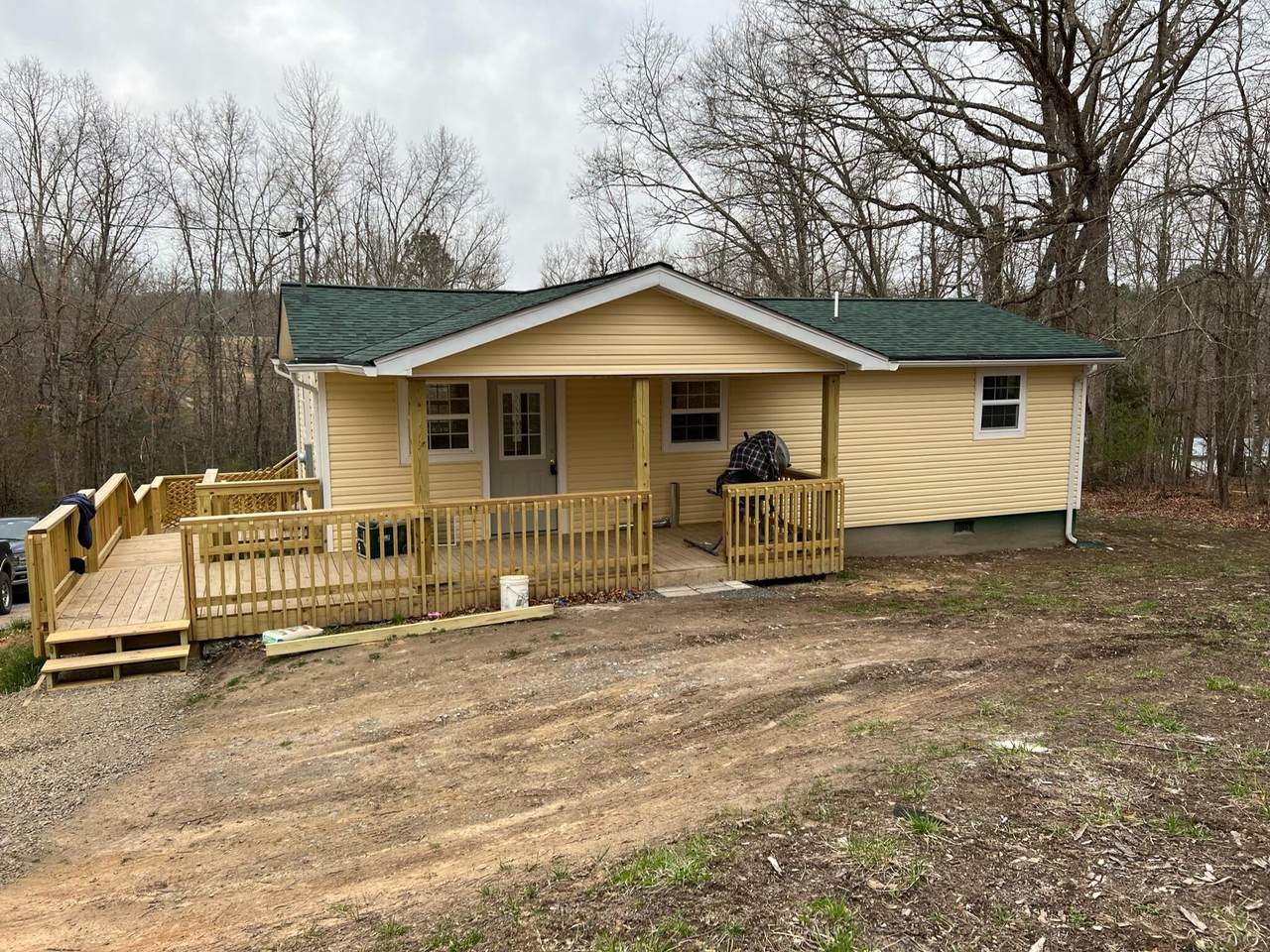 887 Laurel Creek Rd - Photo 1