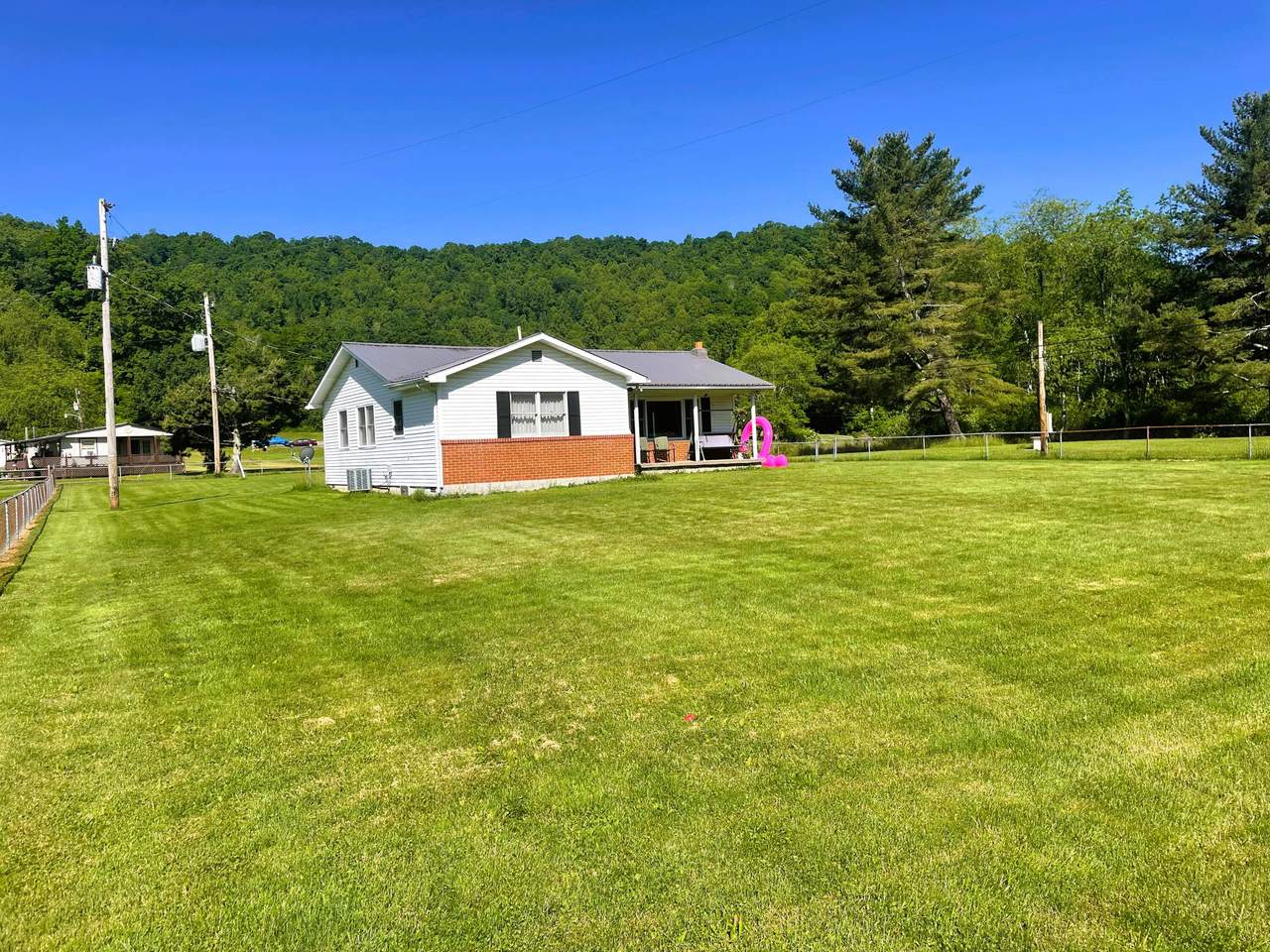1137 Meadow Bridge Rd - Photo 1