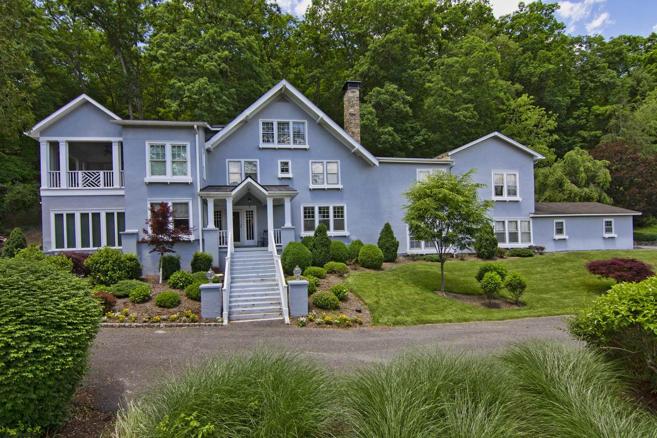 1931 Village Run Rd - Photo 1