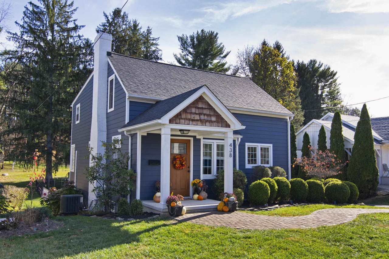 438 Court Street South - Photo 1