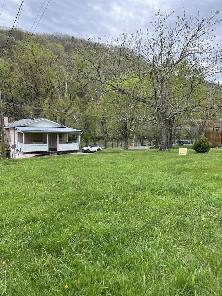 1300 Greenbrier Dr - Photo 1
