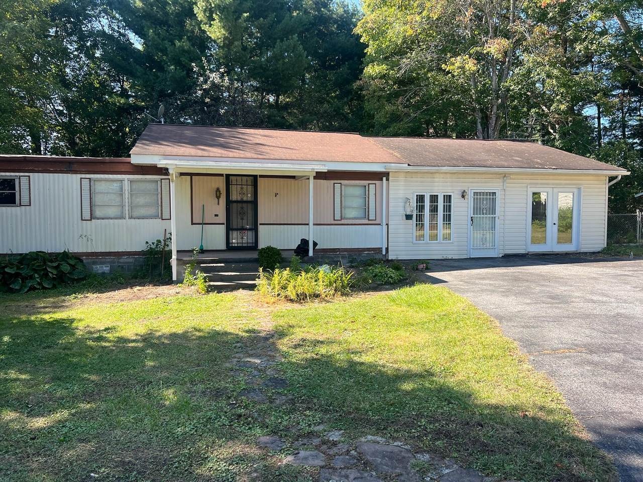 1591 Lawn Road - Photo 1