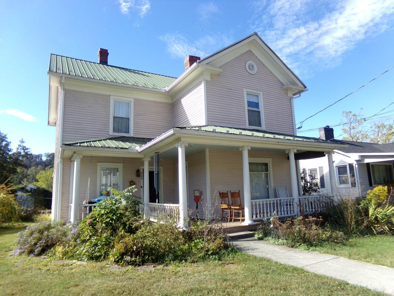 705 Maple Ave - Photo 1