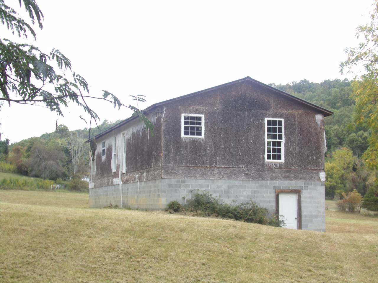 8124 Knobs Rd - Photo 1