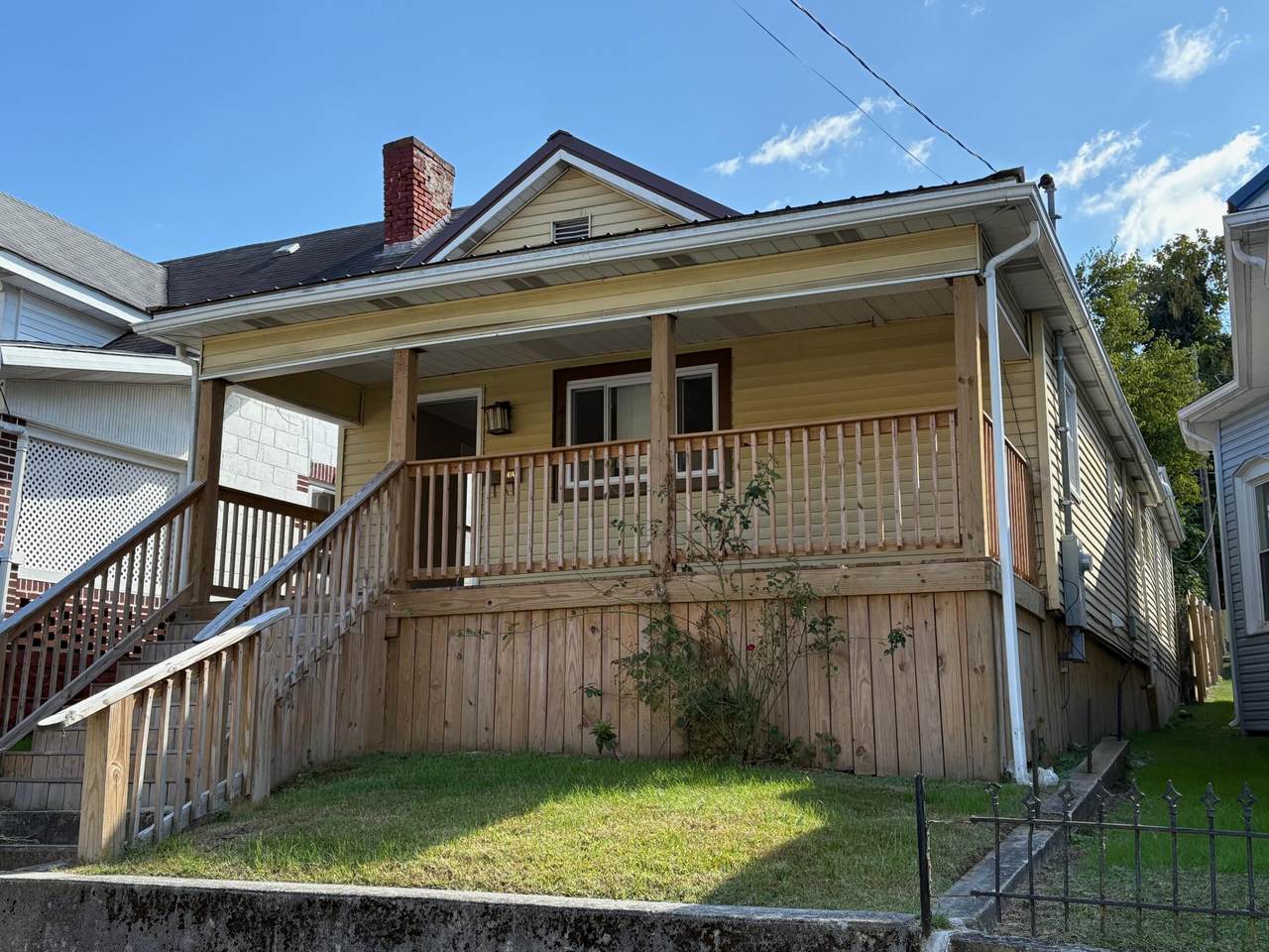 414 Summers St - Photo 1