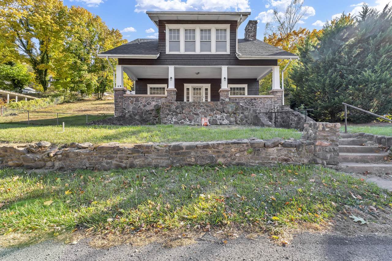 604 Greenbrier Dr - Photo 1