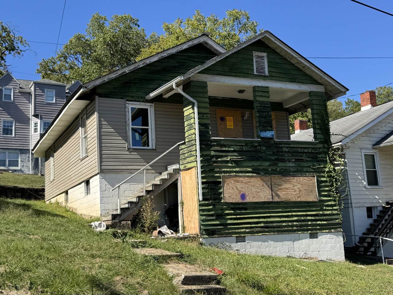 1005 Somerset Dr - Photo 1