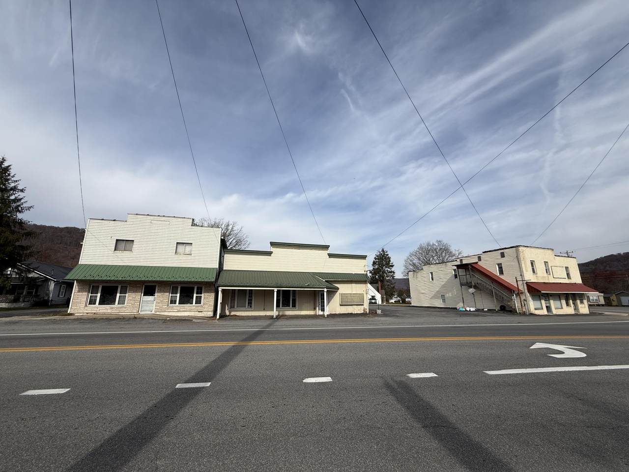 621-651 Nicholas St - Photo 1