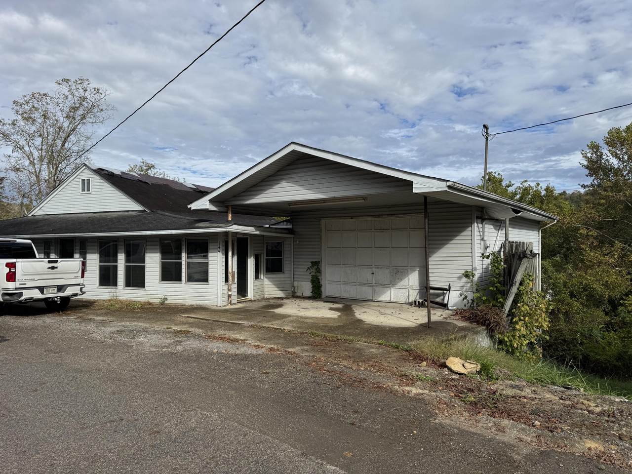 140 Roanoke Cir - Photo 1