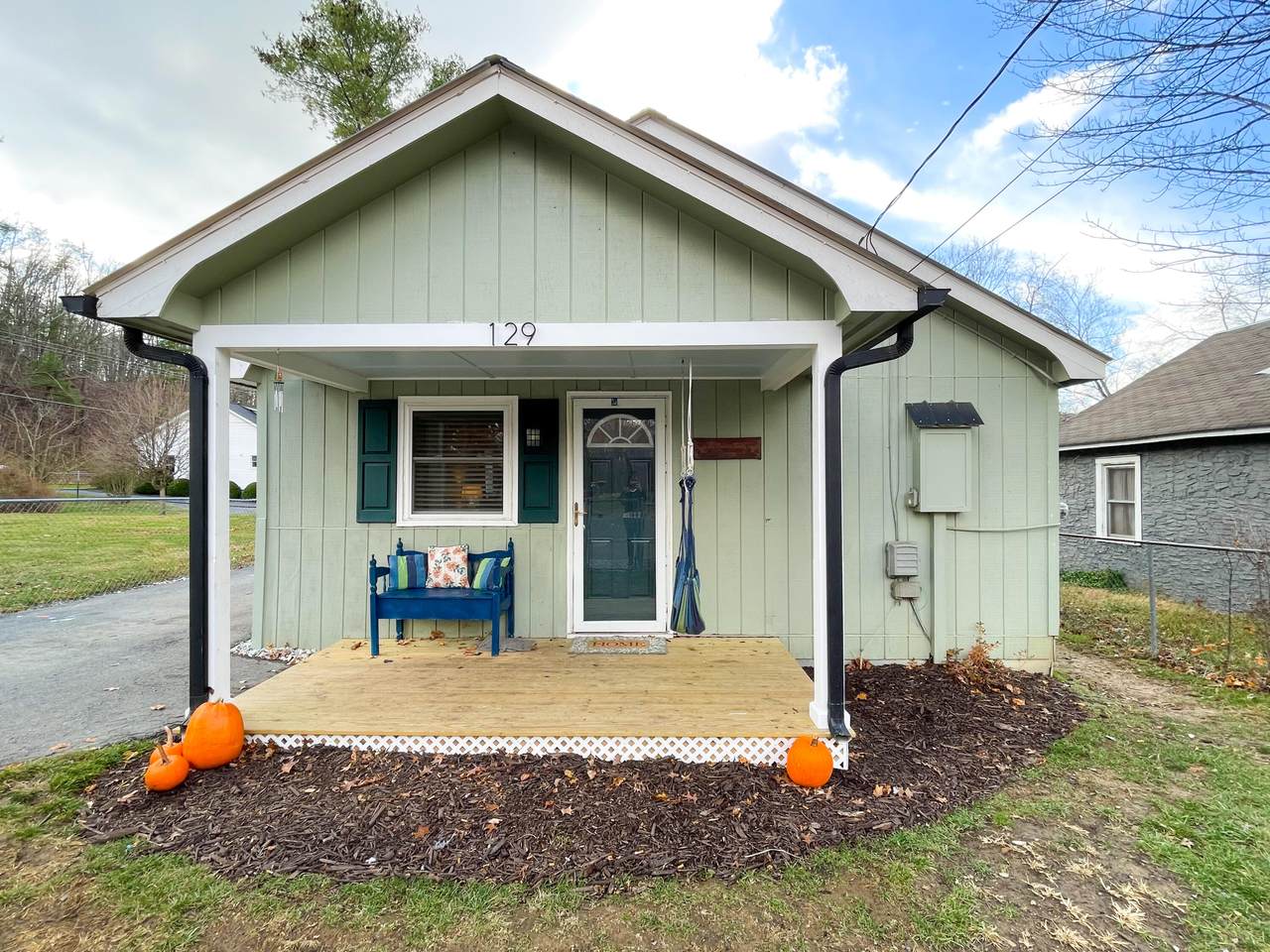 129 Freeland Ave - Photo 1