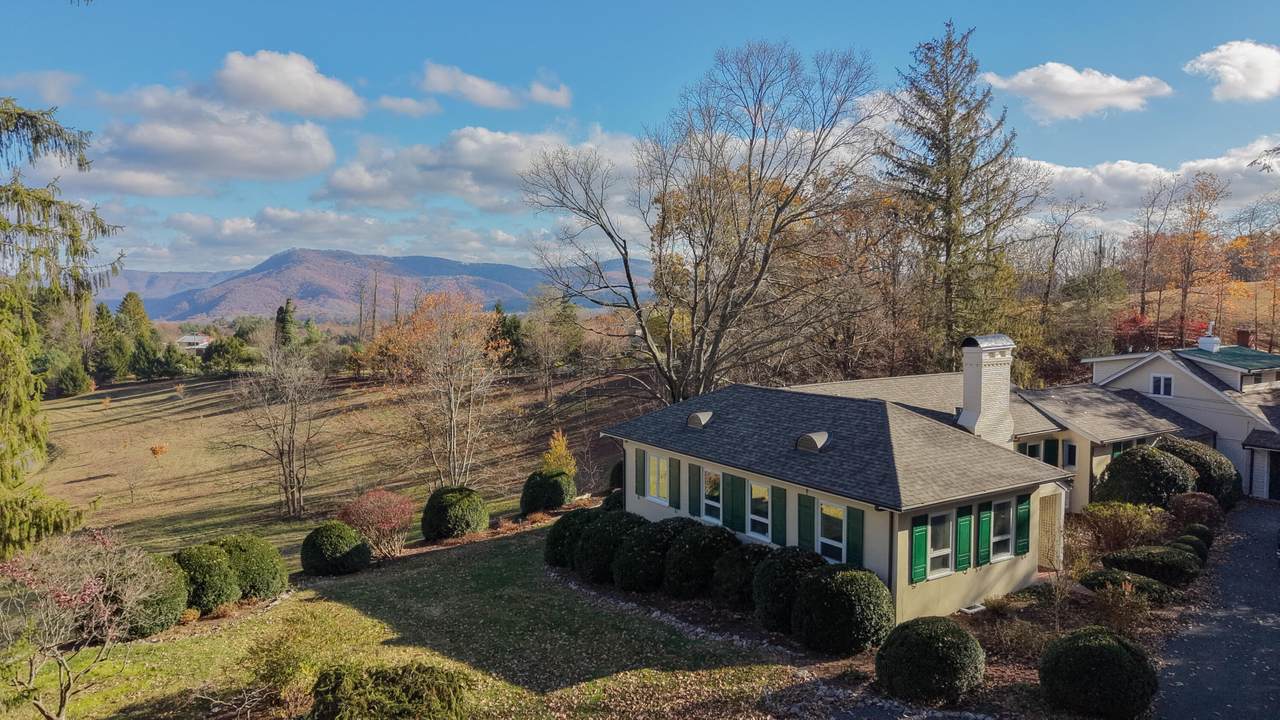 129 Deerfield Rd - Photo 1