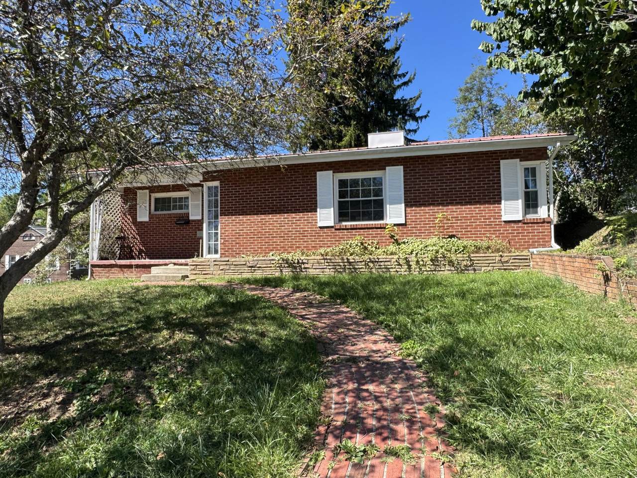 914 Reynolds Ave - Photo 1