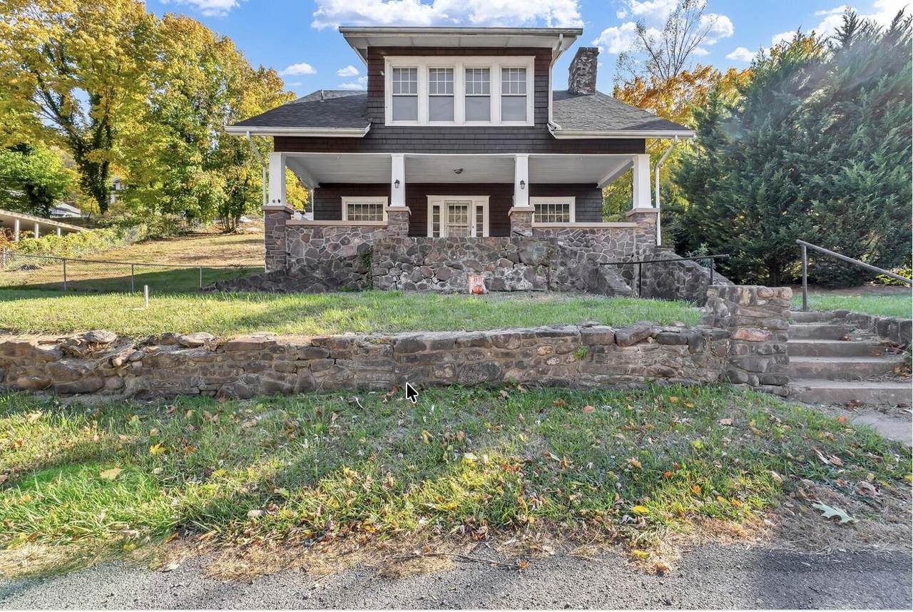 604 Greenbrier Dr - Photo 1