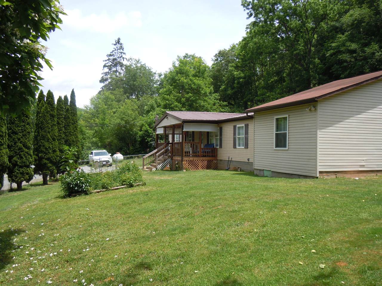 232 Greenbrier Hl - Photo 1