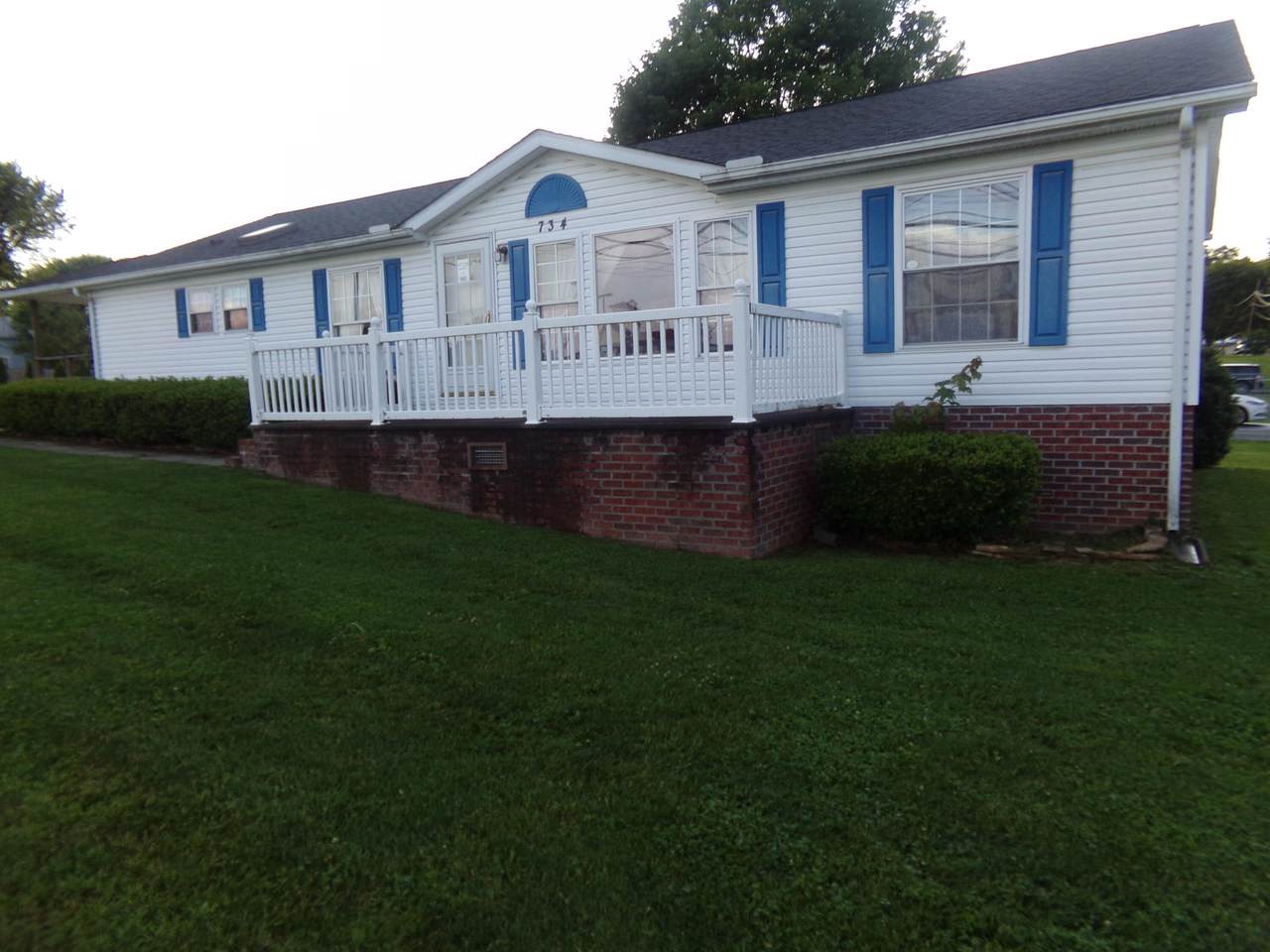 734 Maplewood Ave - Photo 1