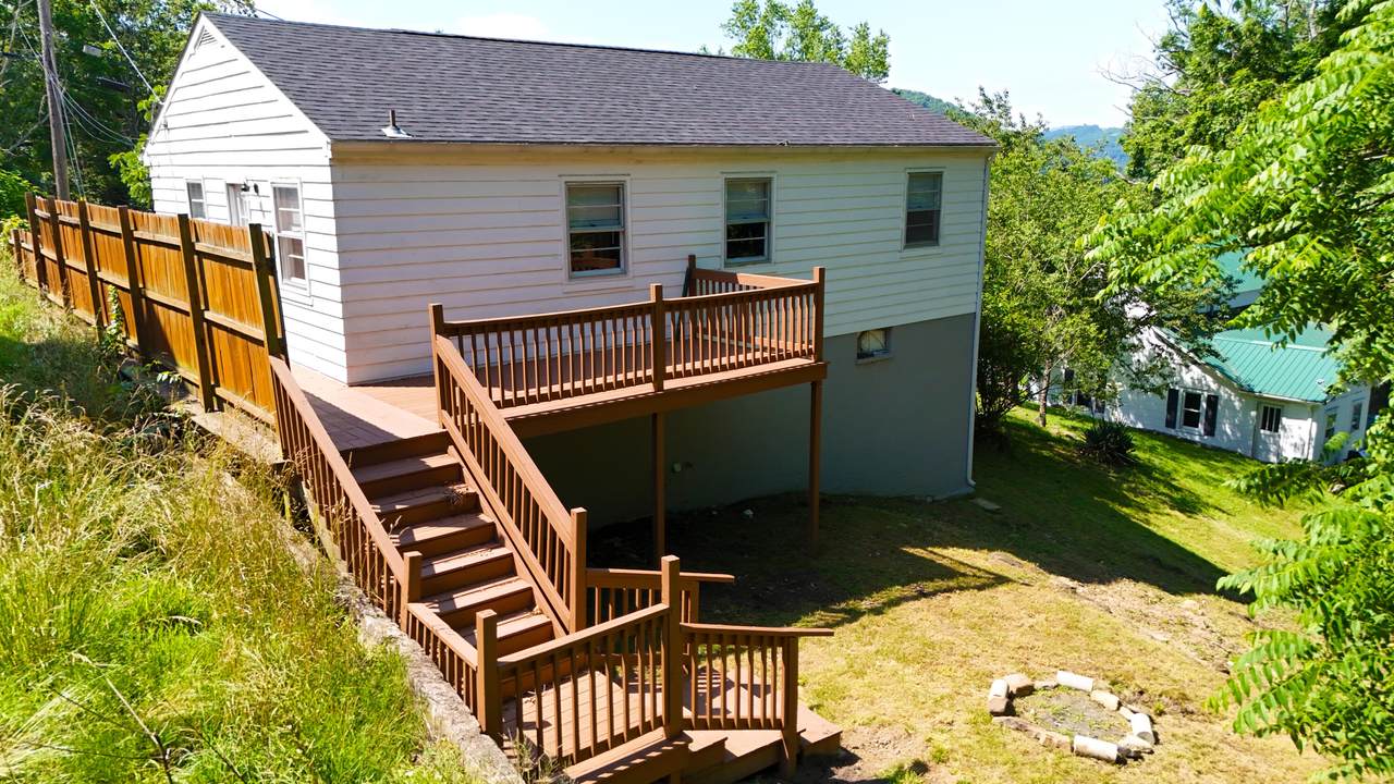 547 North Ave - Photo 1