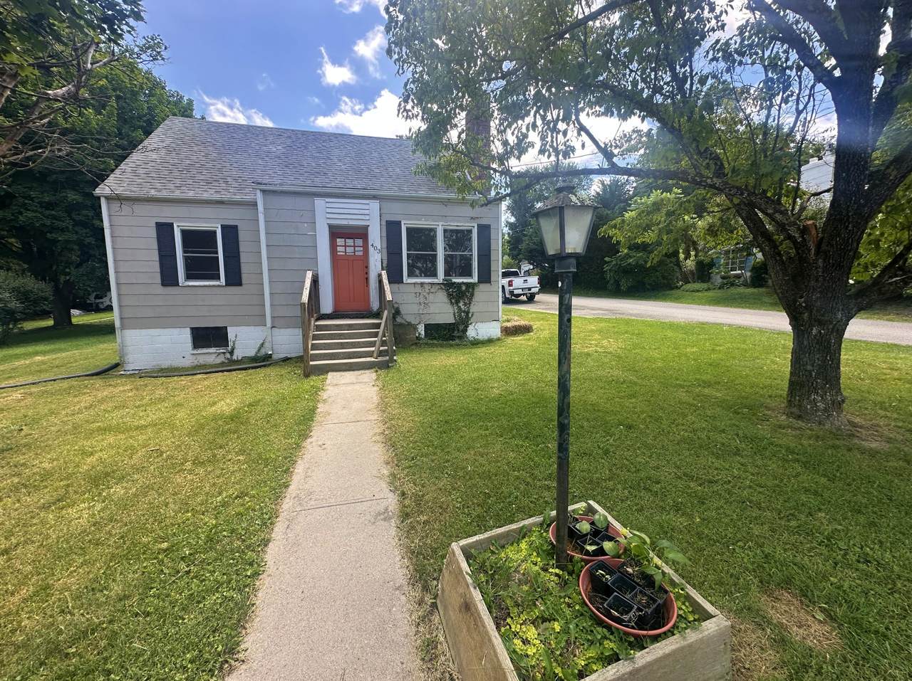 403 Bell Dr - Photo 1