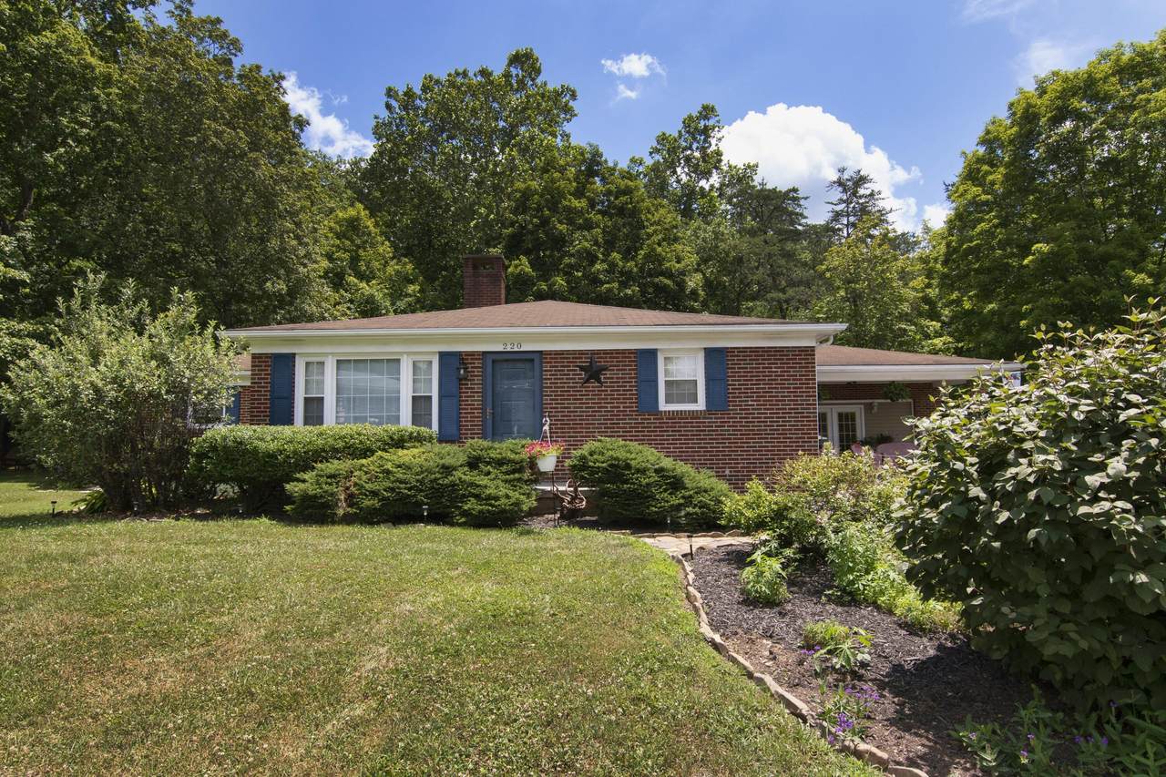 220 Manor Dr - Photo 1