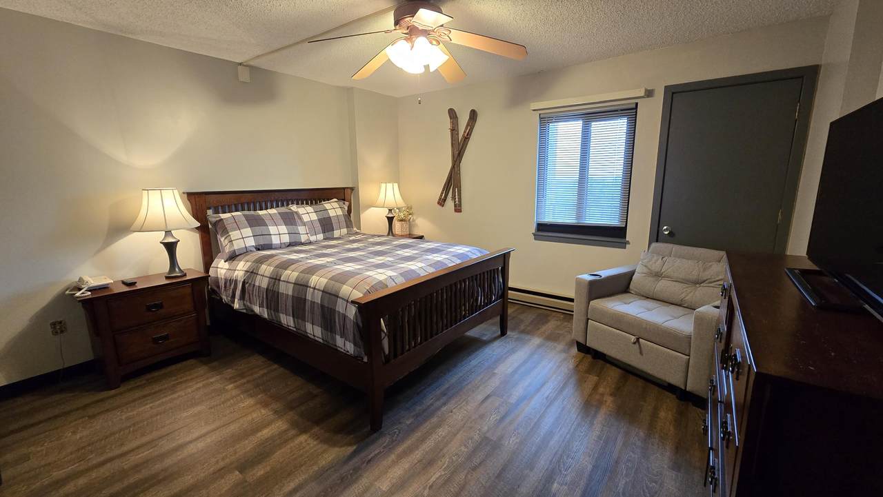 5303 Silver Creek Parkway - Photo 1