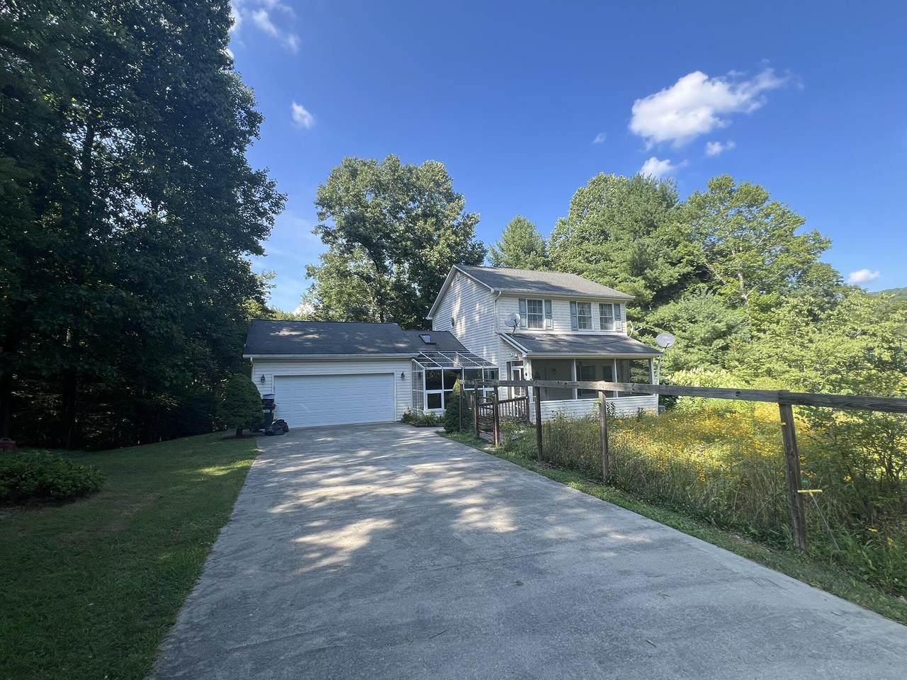 283 Stonehouse Woods Dr - Photo 1