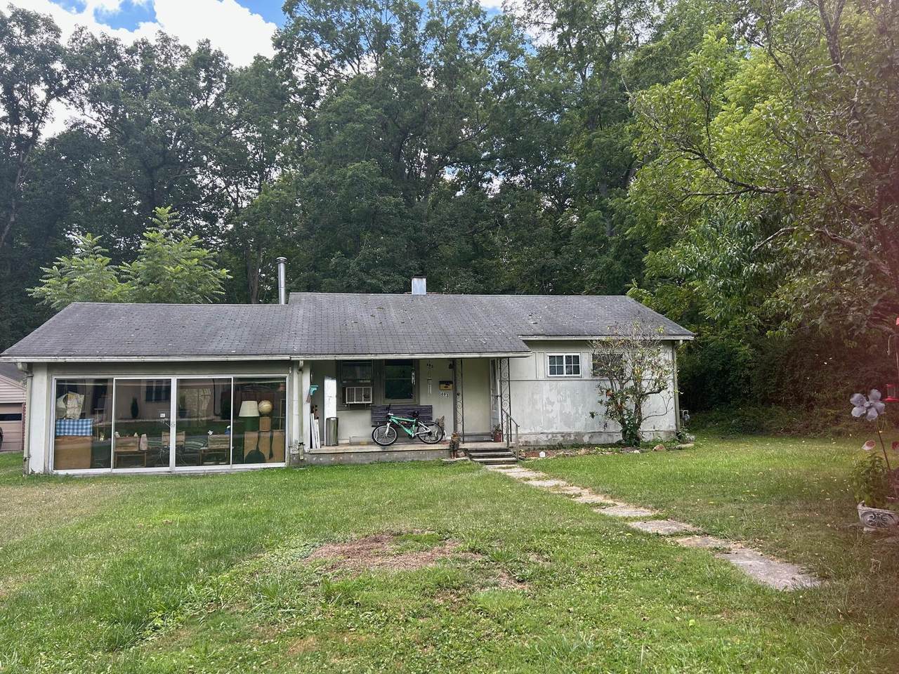 693 Greenbrier Ave - Photo 1