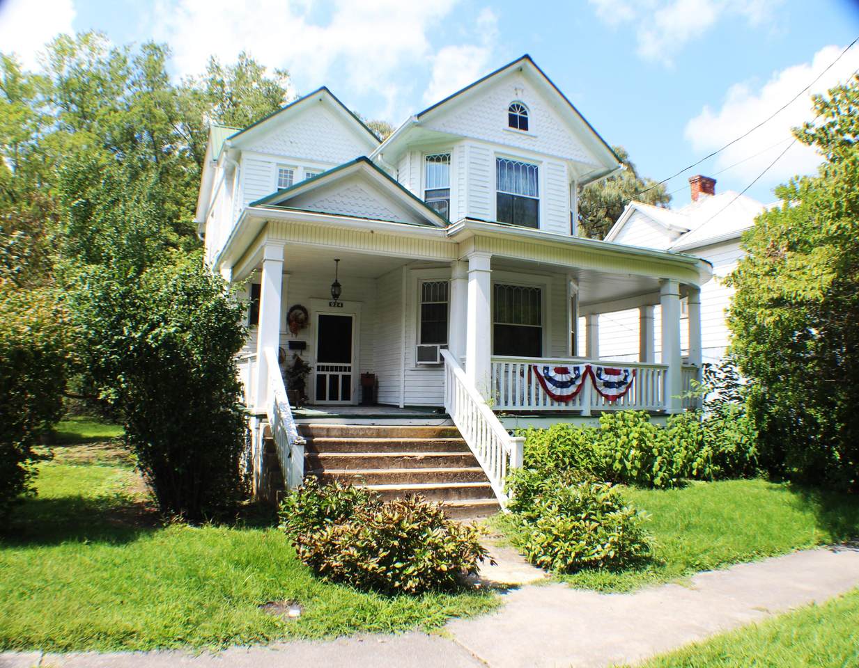 924 2nd Ave - Photo 1