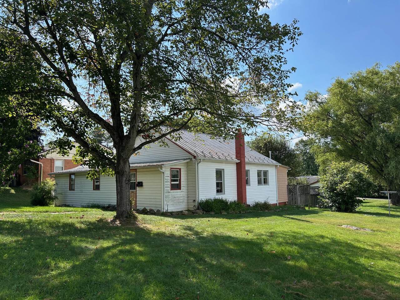 380 Frazier St - Photo 1