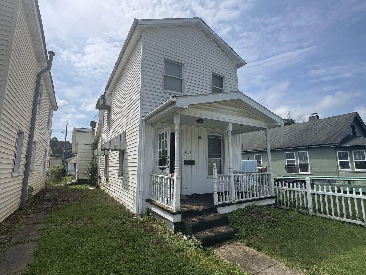 1223 Monroe Ave - Photo 1