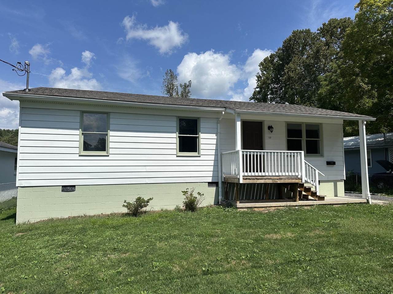 133 Oak St - Photo 1