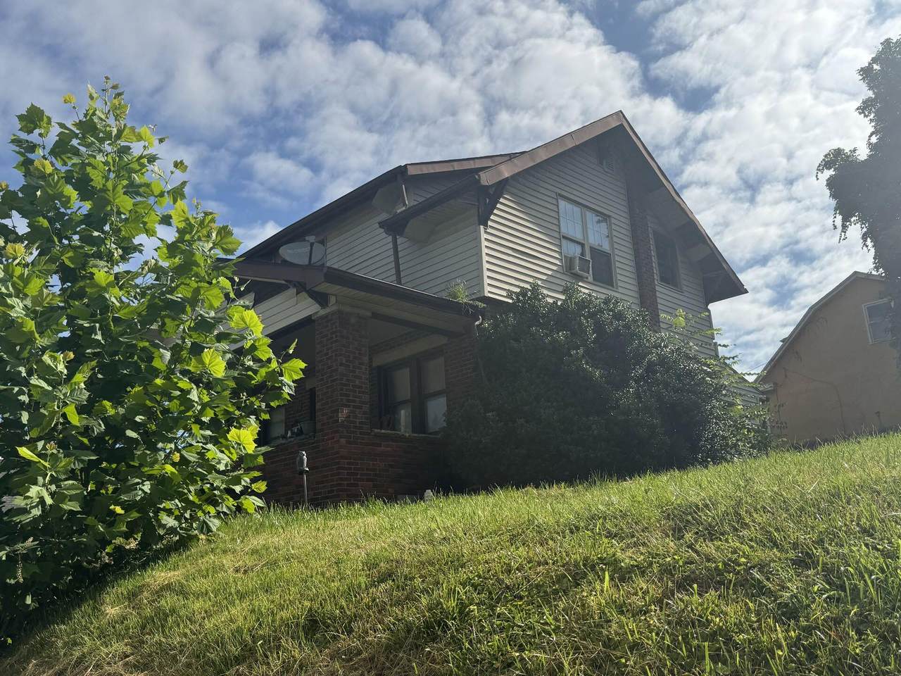 1902 Parkview St - Photo 1