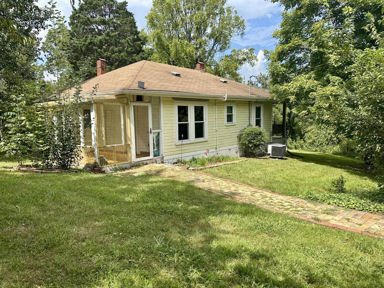 110 White Ave - Photo 1