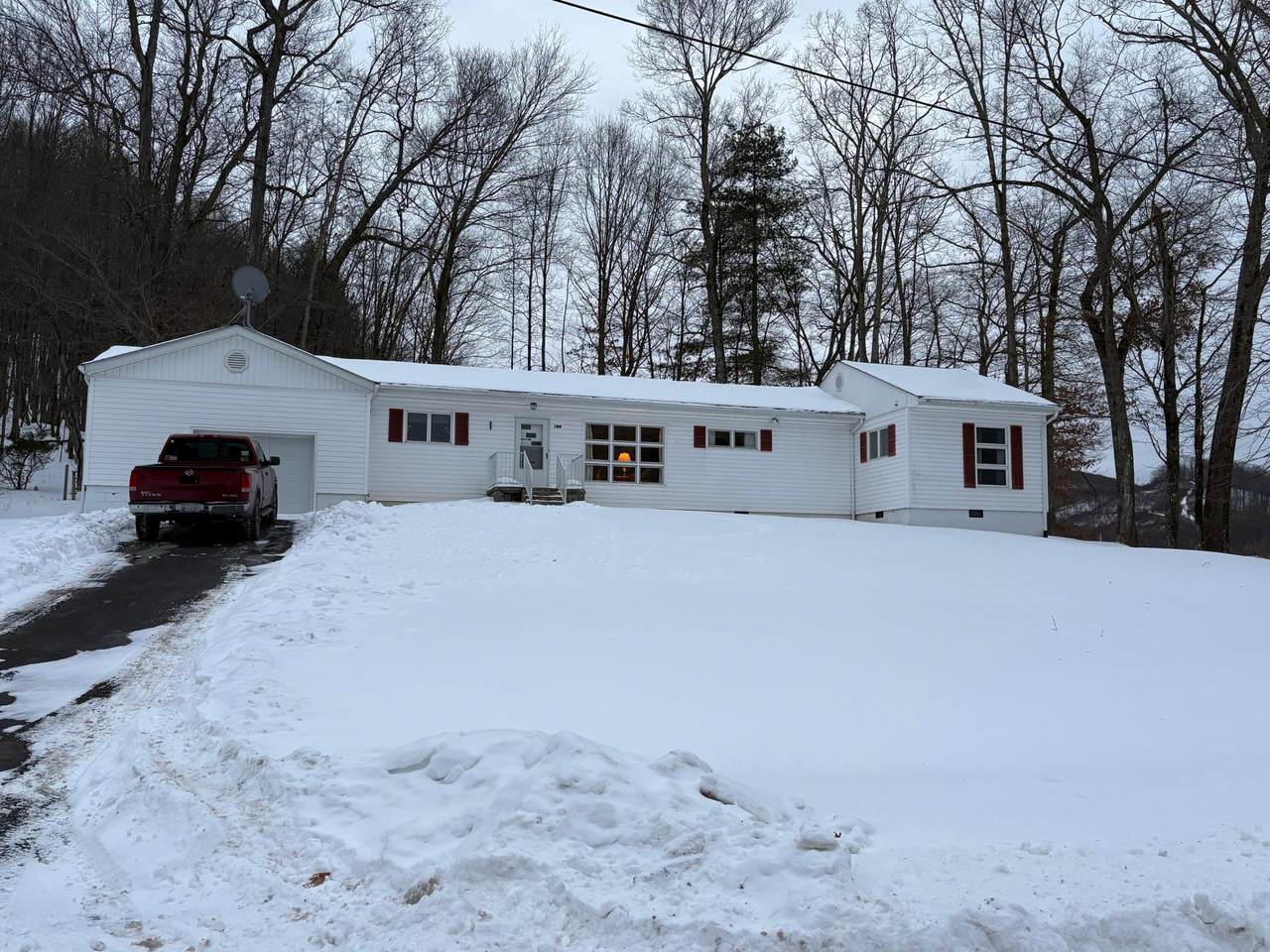 169 16th St - Photo 1