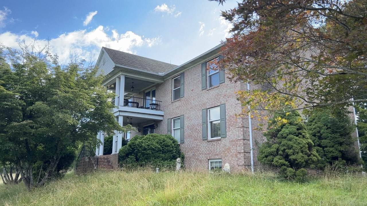 7 Seneca Crest - Photo 1