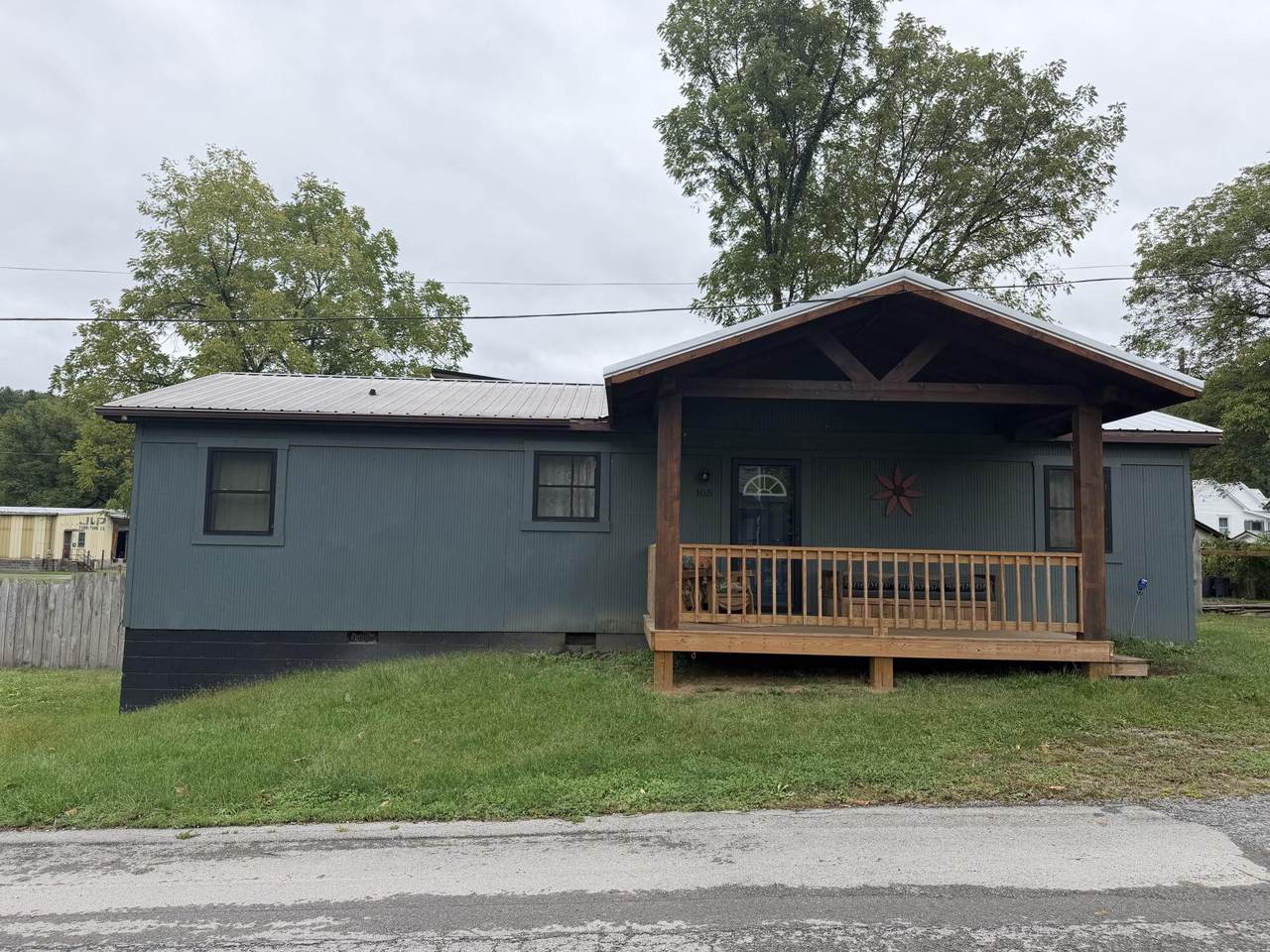 105 7th Street - Photo 1