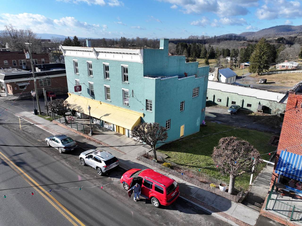 375 Main St - Photo 1