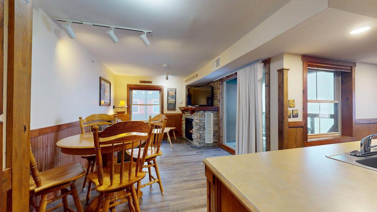 303 6175 Snowshoe Dr - Photo 1