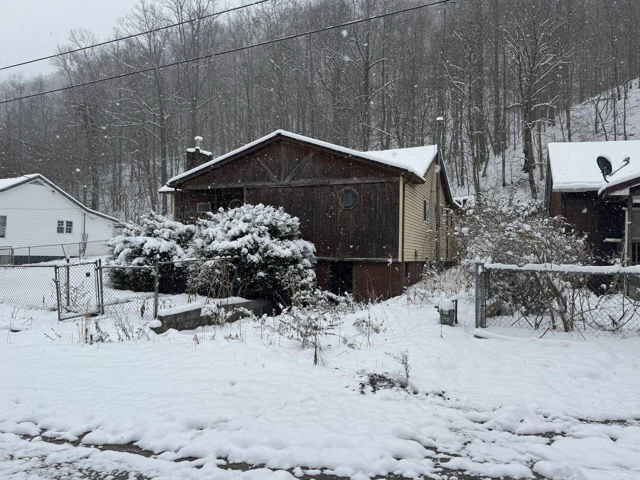 305 Morris Dr - Photo 1