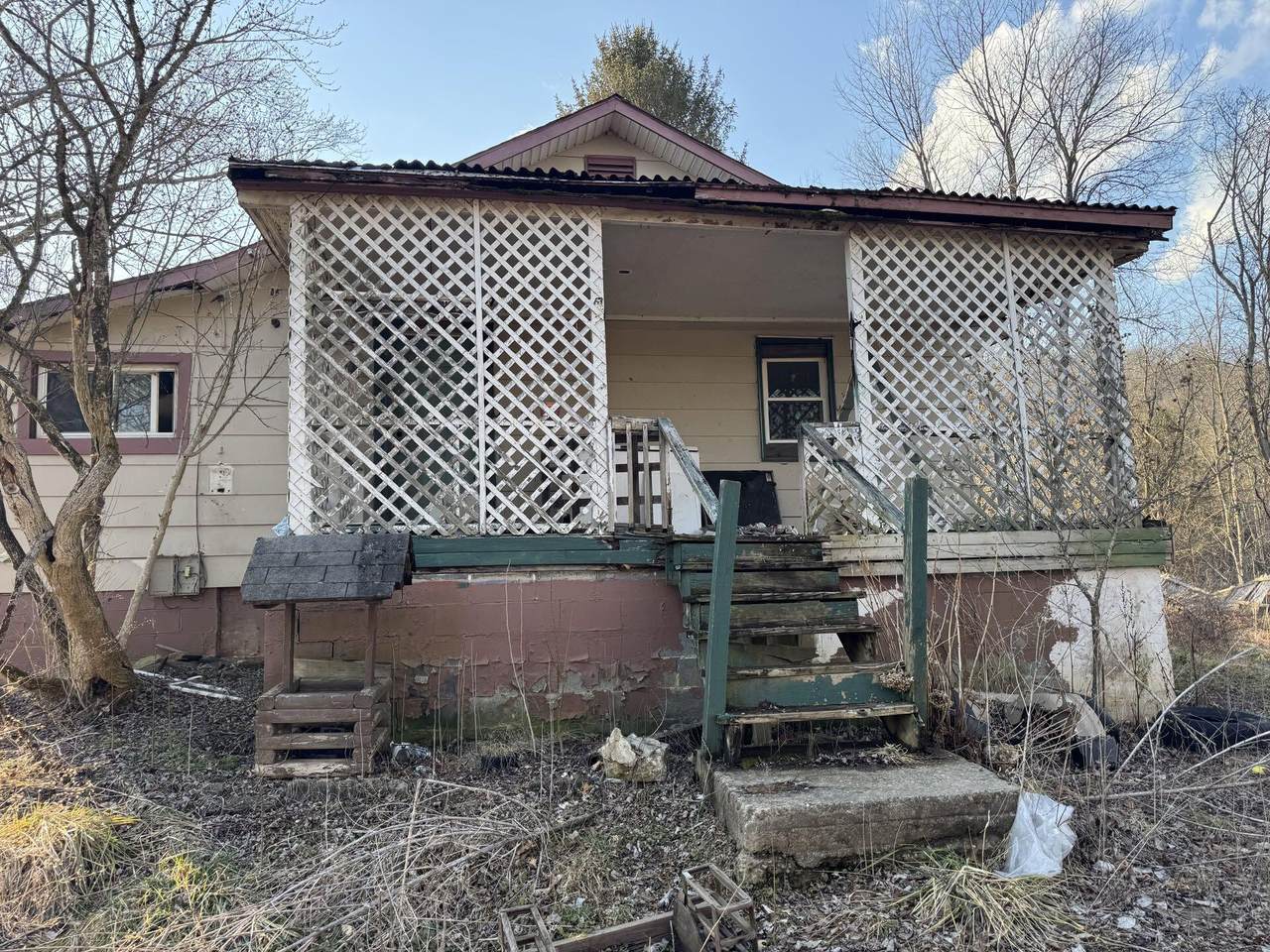 93 2nd St - Photo 1