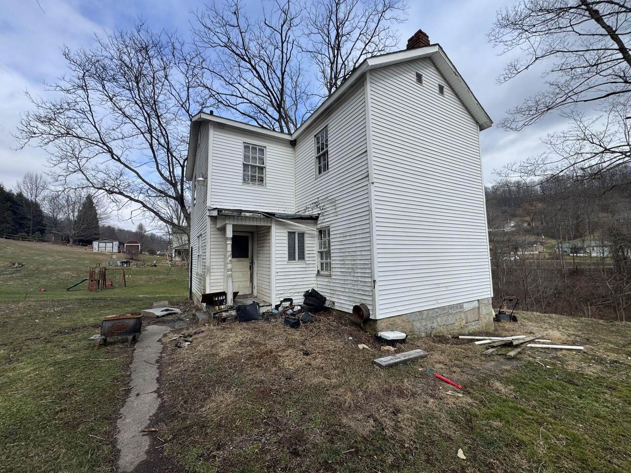 1087 Circle Dr - Photo 1