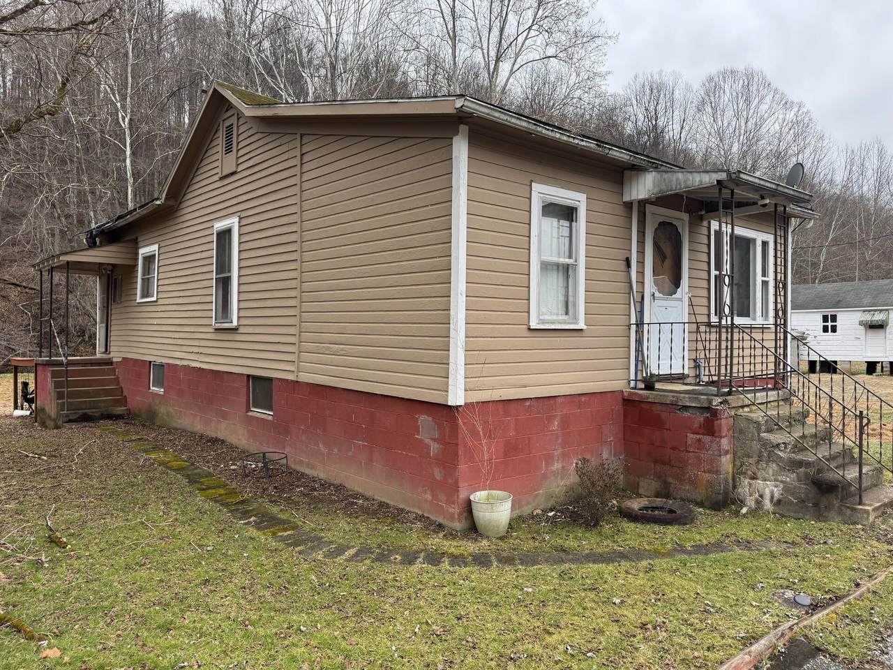 100 Parrish Cir - Photo 1