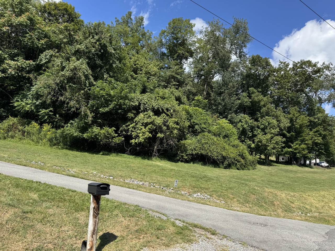 2107 Parkview Dr - Photo 1